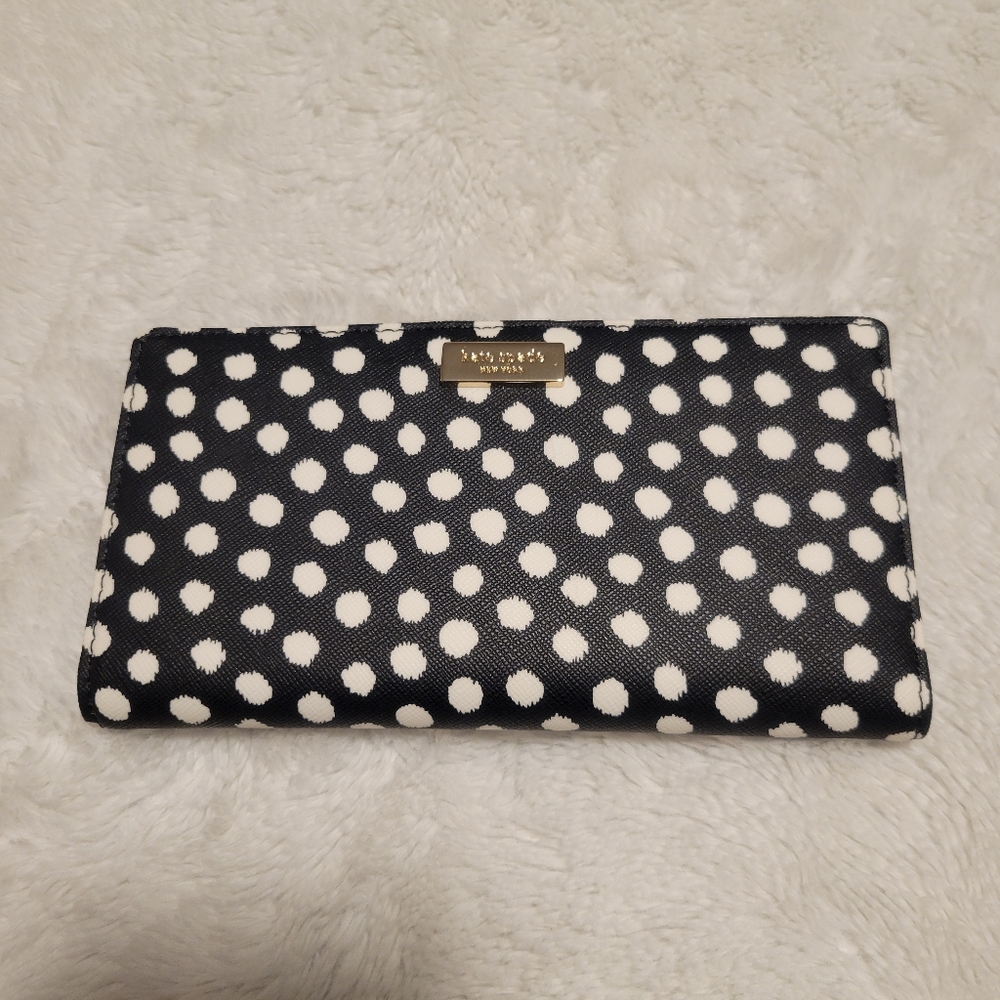 Kate Spade Polka Dot Wallet. Never been used.